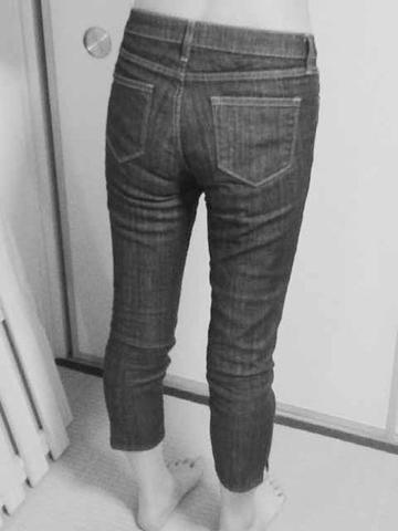 Without reason, humans wear skinny jeans.